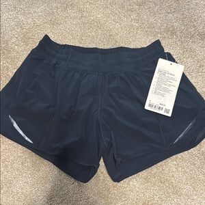 Brand new lululemon Hotty hot shorts 4” size 6